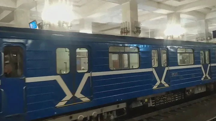 "Встреча в метро". 81-717/714 на обкатке и 81-717.6/714.6 на станции "Московская". Нижний Новгород.