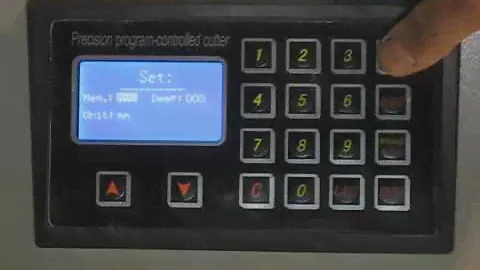 Автоматический программируемый гильотинный резак Bulros professional series Установка глубины реза