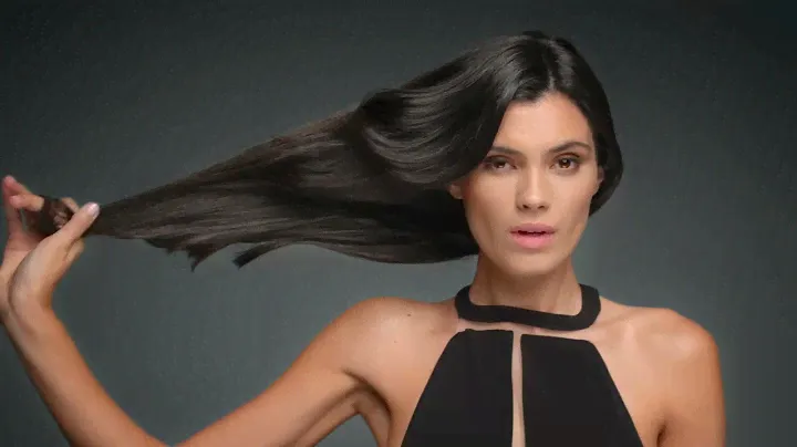 DISCOVER A NEW AUGMENTED COLOR REALITY™ WITH THE NEW REVLONISSIMO COLORSMETIQUE™
