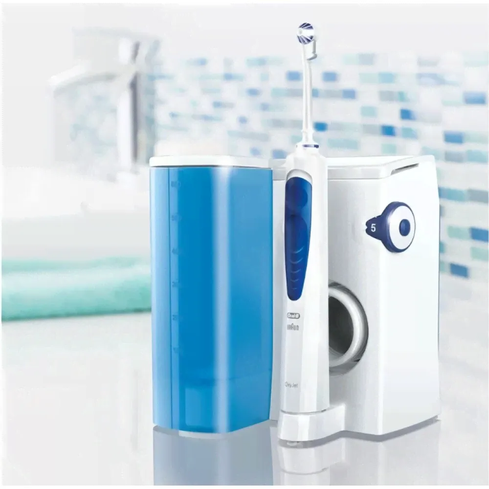 Набор Oral-B Ирригатор Professional Care WaterJet Cleaning system OC16.523.1U + Электрическая зубная щетка Pro 700